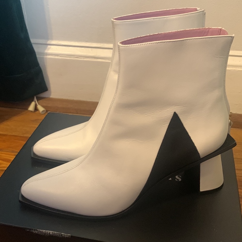 Unreal Fields White Leather Boots - image 8